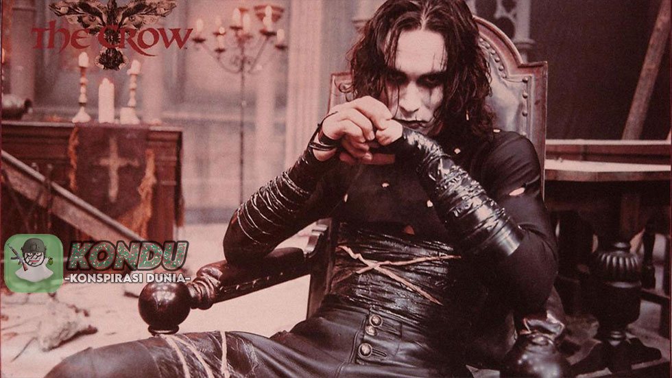 Konspirasi Kematian Brandon Lee Saat Syuting The Crow