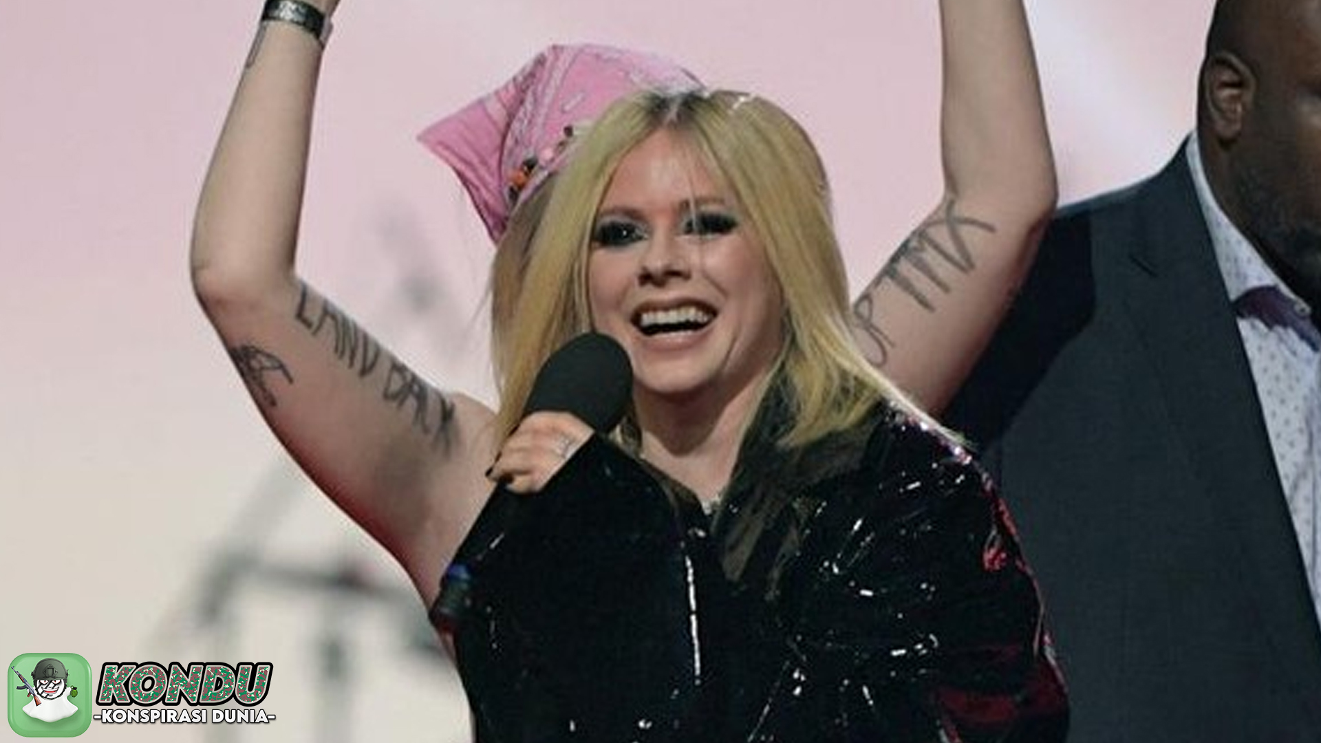 Teori Konspirasi Kematian Avril Lavigne: 2 Hal yang Perlu Diketahui