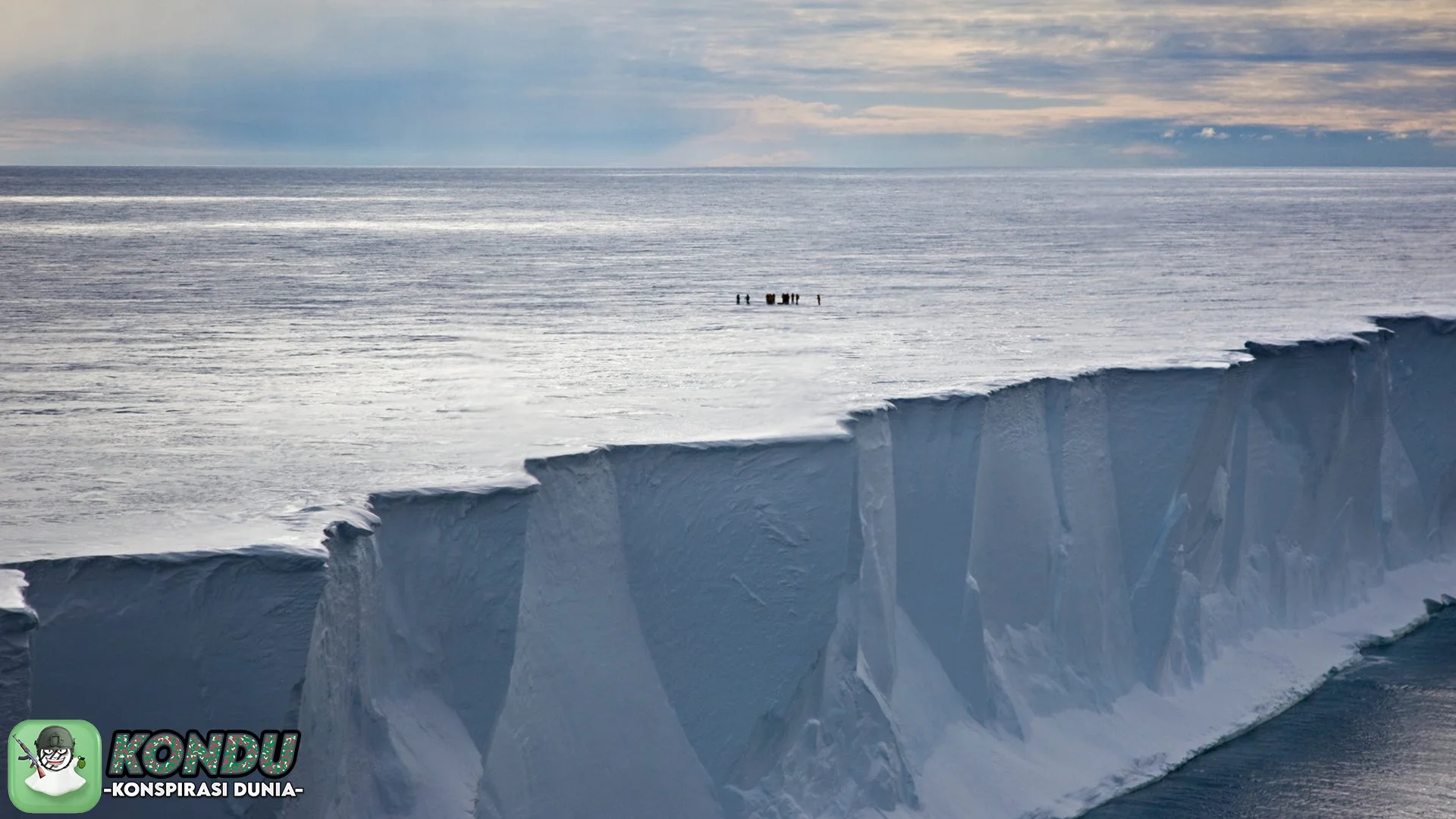 Konspirasi Antartika Illuminati: 5 Misteri Gua Sungai Kolab Es