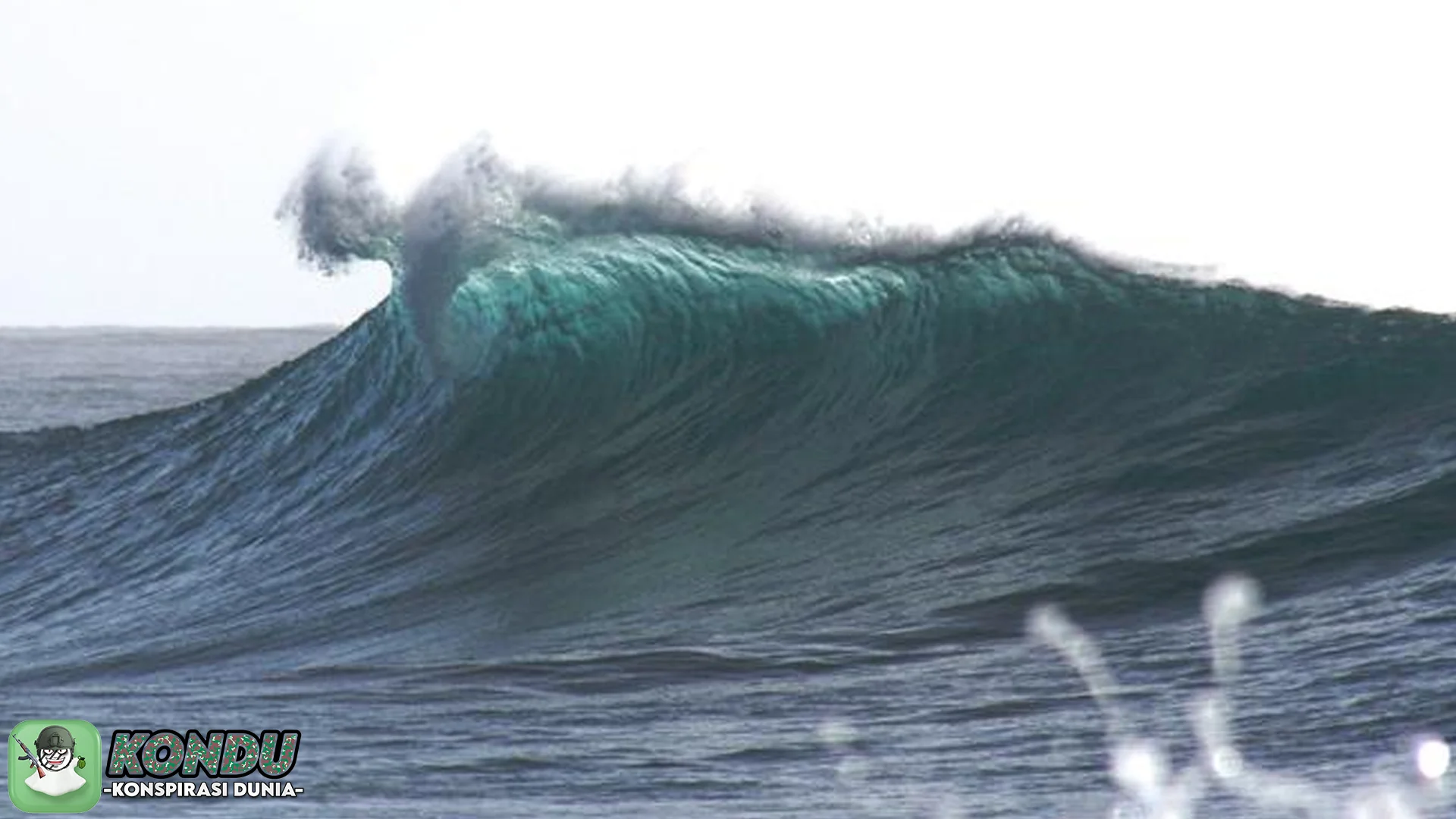 5 Alasan Konspirasi Tsunami Akhir Tahun Terus Jadi Perbincangan Banget
