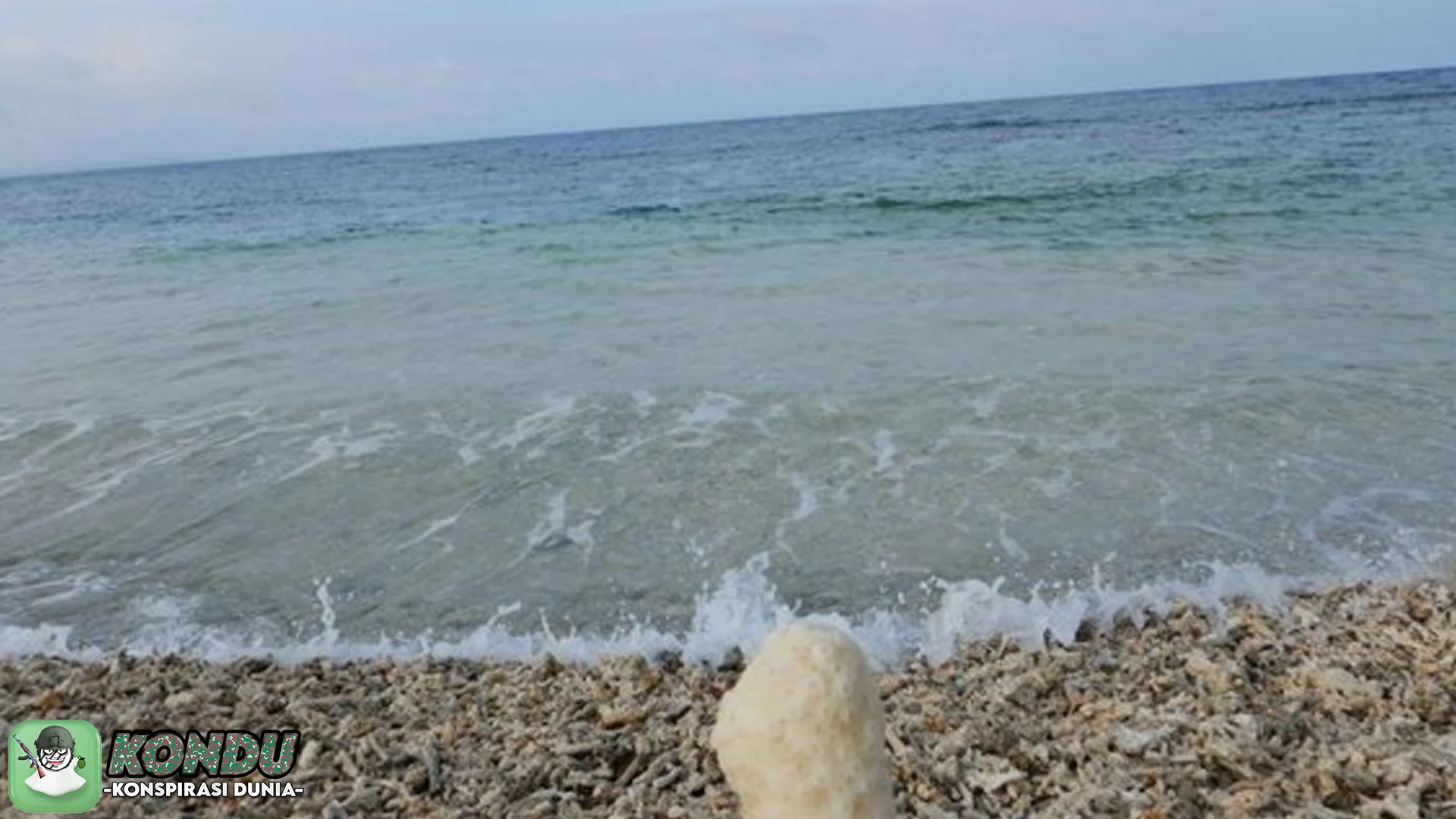 Konspirasi Kisah Misteri Pulau Moyo dan 5 Fakta Gundukan Pasir Ikonik