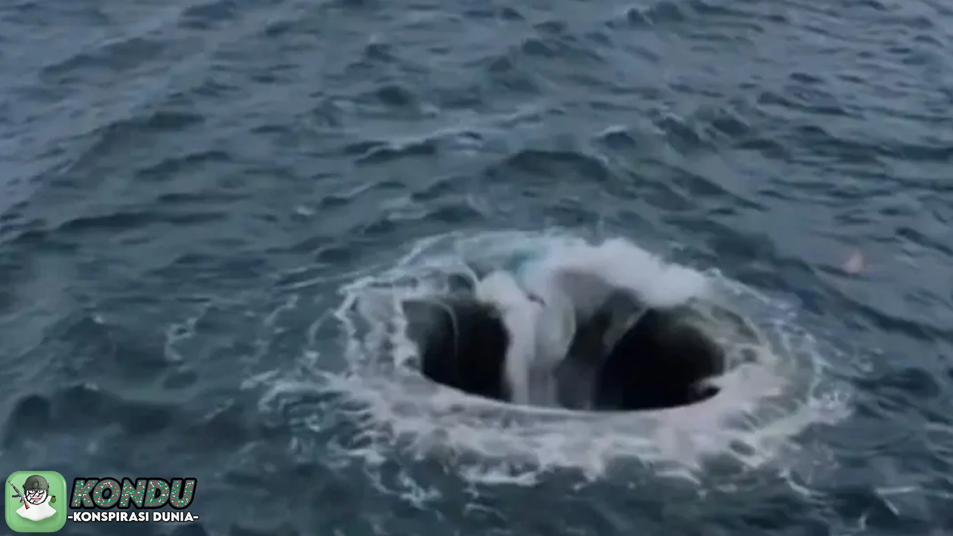 Menelusuri 4 Teori Konspirasi Identitas Asli Segitiga Bermuda